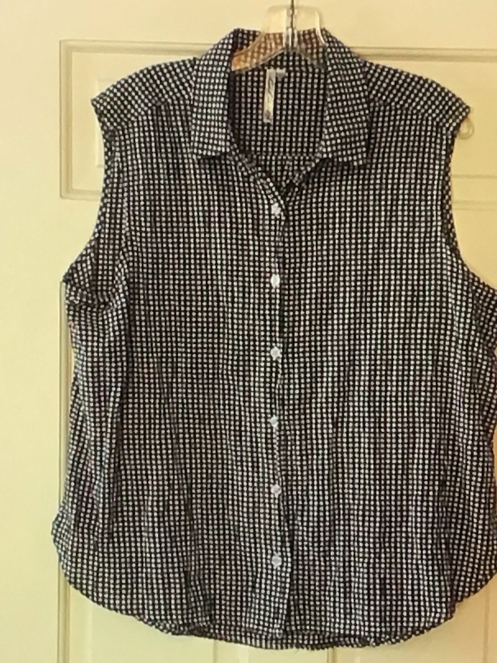 Sleeveless Button-Front Black & White Patterned Blouse